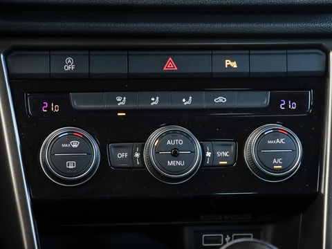 Volkswagen T-Roc 1.0 TSI Style 115pk Trekhaak Navigatie Camera