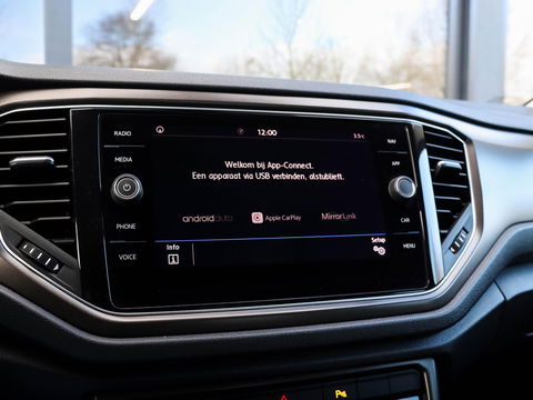 Volkswagen T-Roc 1.0 TSI Style 115pk Trekhaak Navigatie Camera