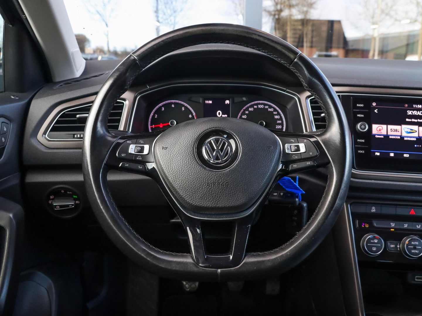 Volkswagen T-Roc 1.0 TSI Style 115pk Trekhaak Navigatie Camera