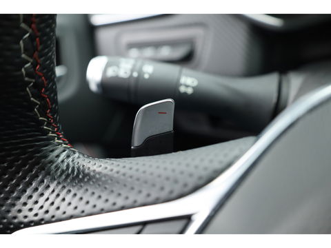 Renault Clio 1.3 TCe R.S. Line Automaat | 360cam | Afn. Trekhaak | Adapt. Cruise | Keyless | All Seasons | Apple CarPlay | Navi | Dodehoekdet. | LED