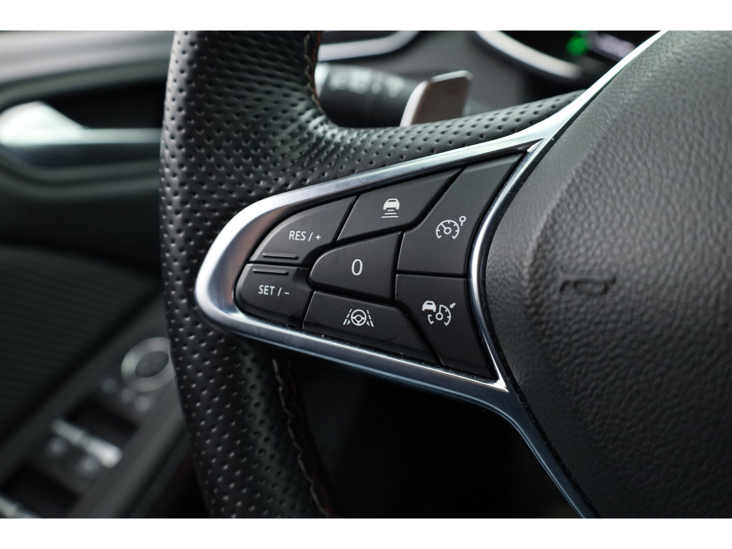 Renault Clio 1.3 TCe R.S. Line Automaat | 360cam | Afn. Trekhaak | Adapt. Cruise | Keyless | All Seasons | Apple CarPlay | Navi | Dodehoekdet. | LED