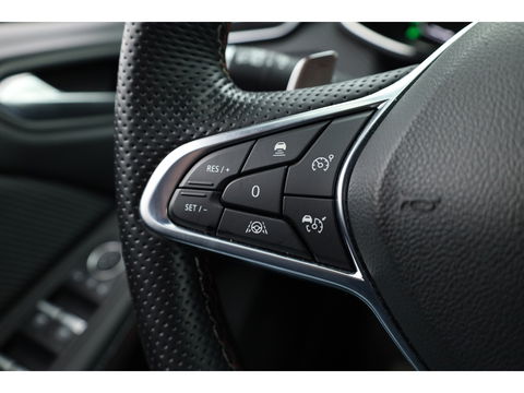 Renault Clio 1.3 TCe R.S. Line Automaat | 360cam | Afn. Trekhaak | Adapt. Cruise | Keyless | All Seasons | Apple CarPlay | Navi | Dodehoekdet. | LED