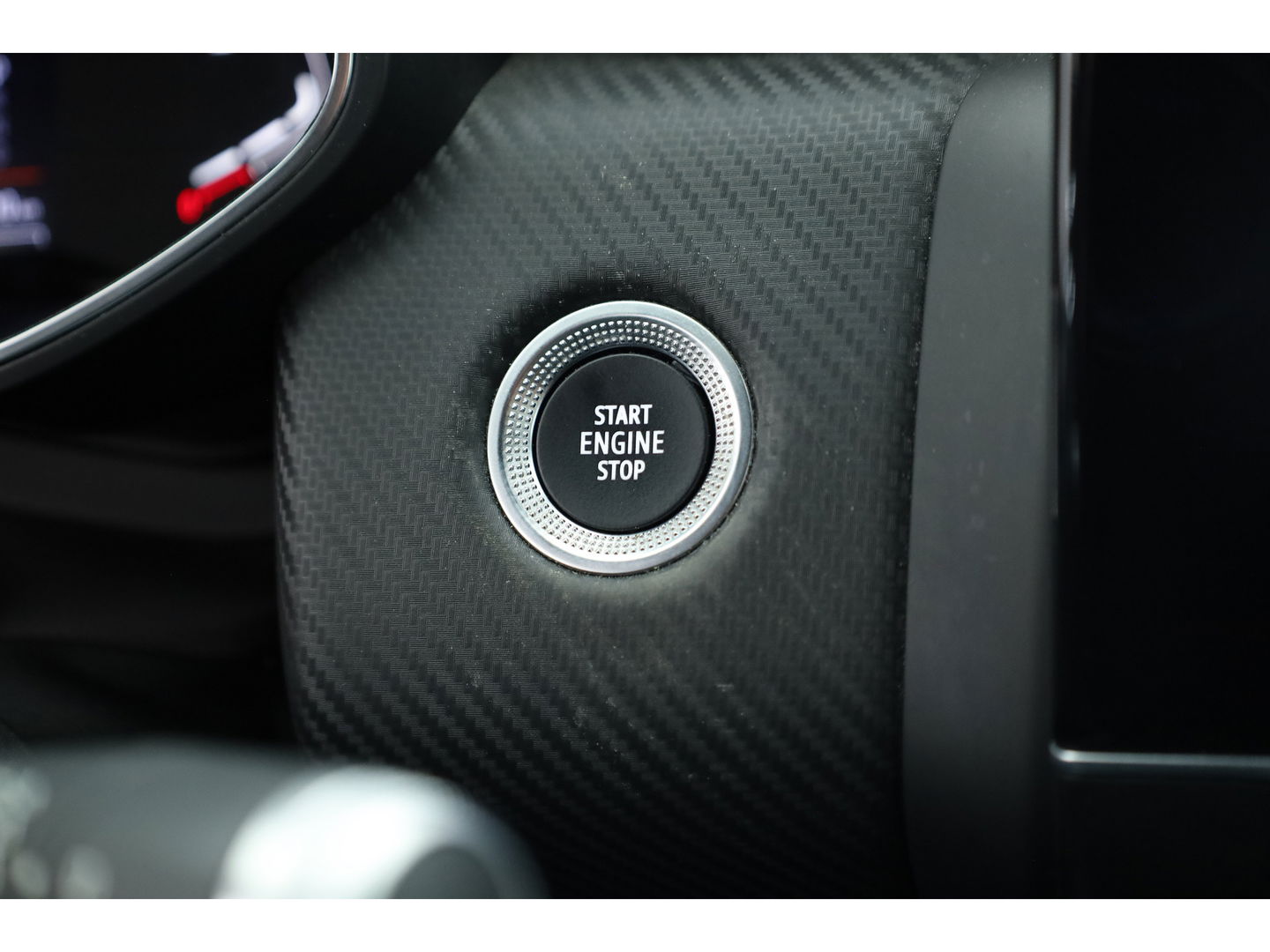 Renault Clio 1.3 TCe R.S. Line Automaat | 360cam | Afn. Trekhaak | Adapt. Cruise | Keyless | All Seasons | Apple CarPlay | Navi | Dodehoekdet. | LED