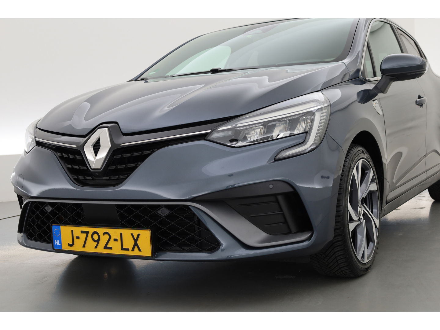 Renault Clio 1.3 TCe R.S. Line Automaat | 360cam | Afn. Trekhaak | Adapt. Cruise | Keyless | All Seasons | Apple CarPlay | Navi | Dodehoekdet. | LED