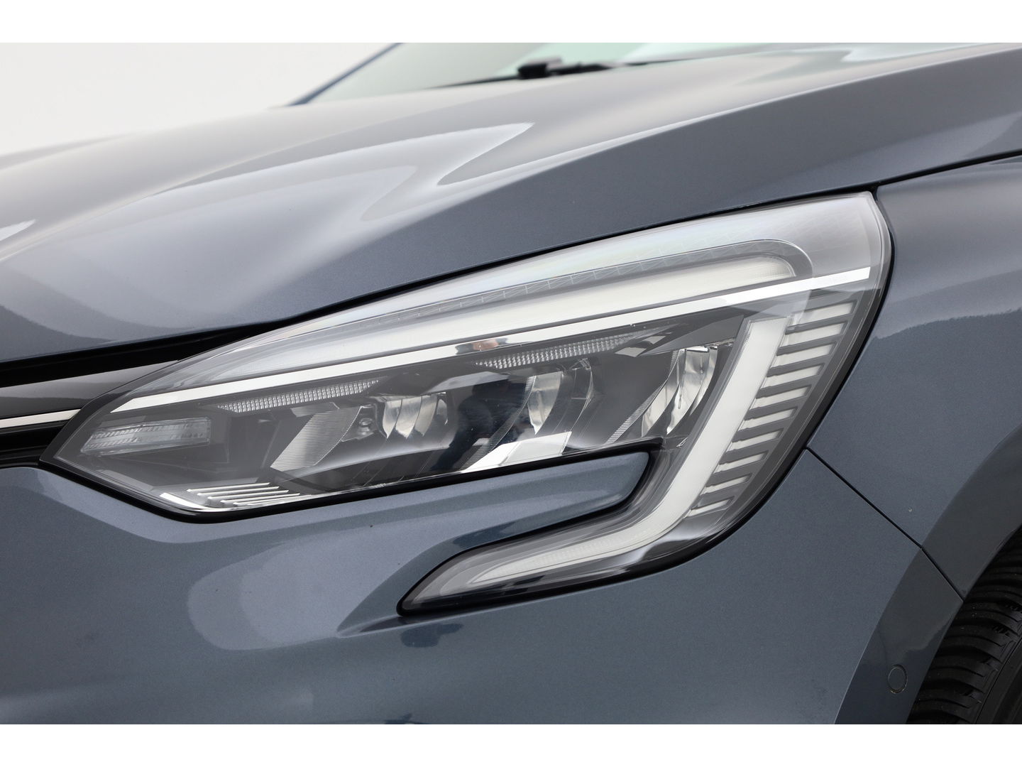 Renault Clio 1.3 TCe R.S. Line Automaat | 360cam | Afn. Trekhaak | Adapt. Cruise | Keyless | All Seasons | Apple CarPlay | Navi | Dodehoekdet. | LED