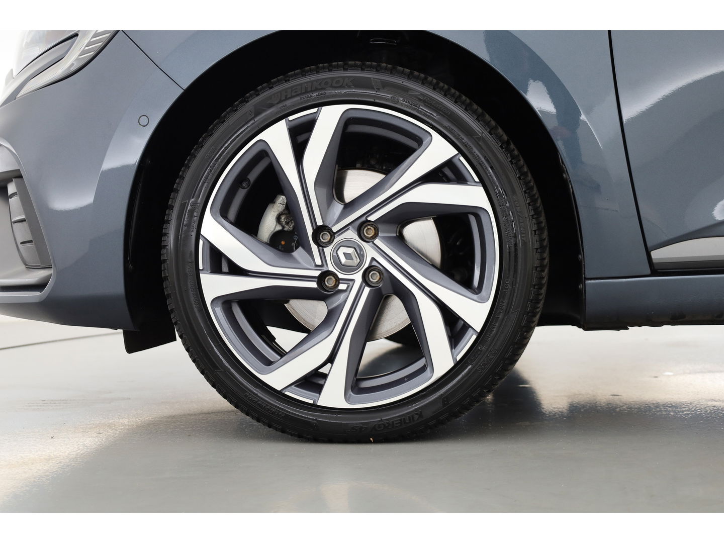 Renault Clio 1.3 TCe R.S. Line Automaat | 360cam | Afn. Trekhaak | Adapt. Cruise | Keyless | All Seasons | Apple CarPlay | Navi | Dodehoekdet. | LED