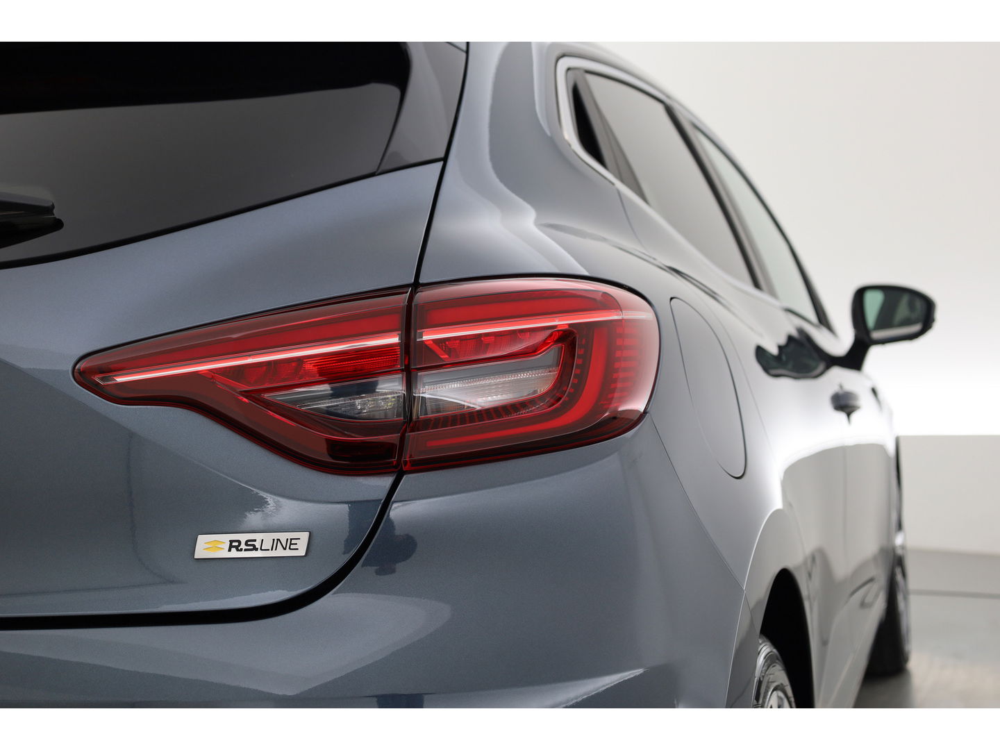 Renault Clio 1.3 TCe R.S. Line Automaat | 360cam | Afn. Trekhaak | Adapt. Cruise | Keyless | All Seasons | Apple CarPlay | Navi | Dodehoekdet. | LED