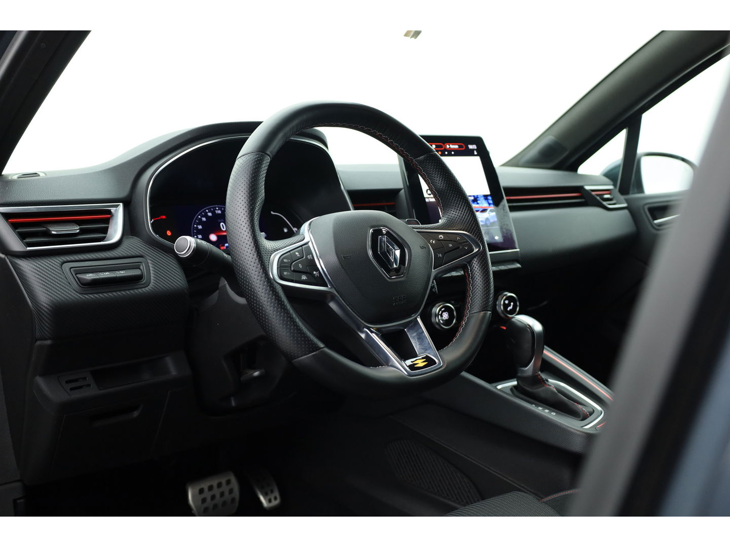Renault Clio 1.3 TCe R.S. Line Automaat | 360cam | Afn. Trekhaak | Adapt. Cruise | Keyless | All Seasons | Apple CarPlay | Navi | Dodehoekdet. | LED