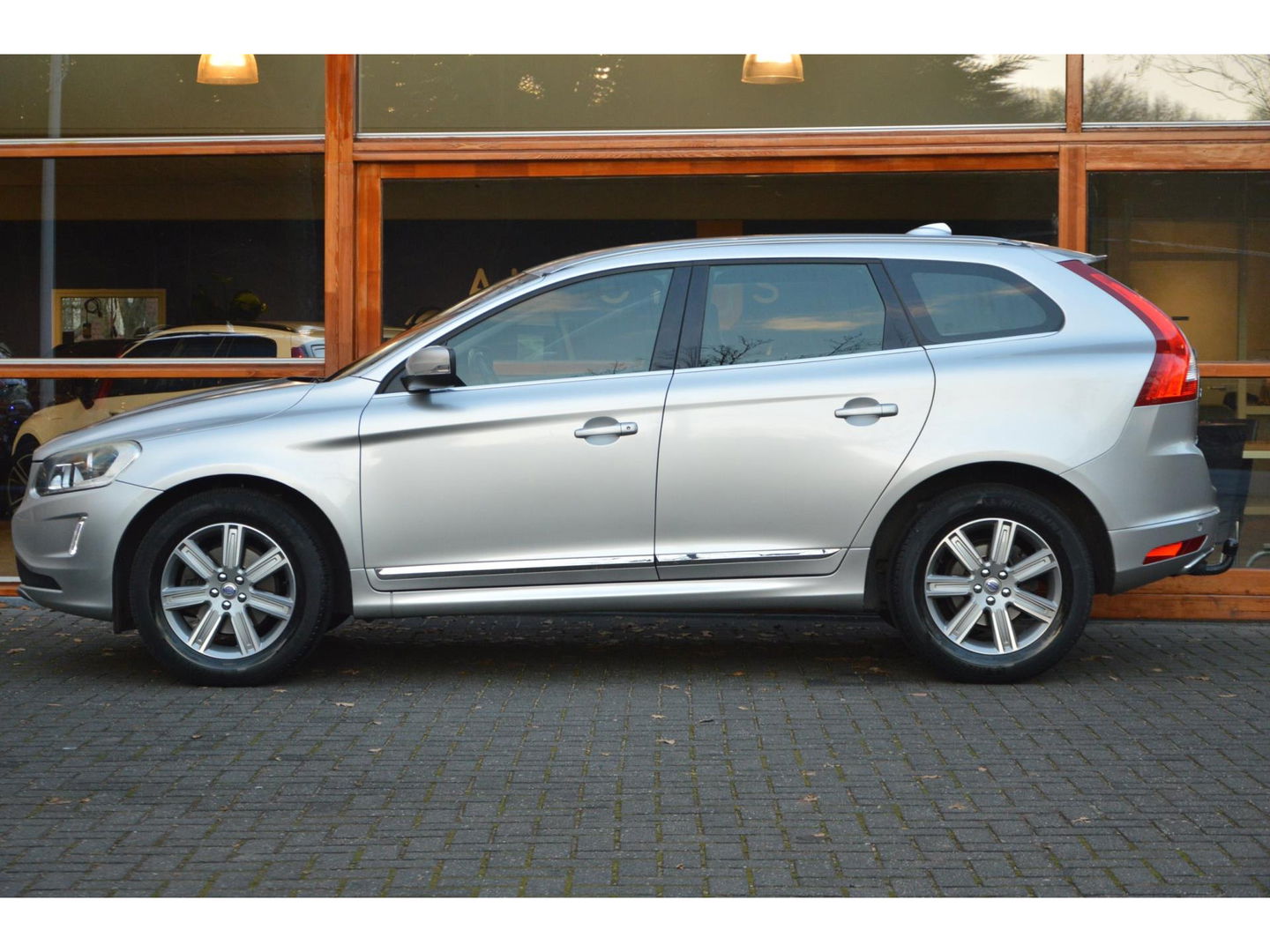 Volvo XC60 T5 AWD Inscription | Trekhaak 2000KG | Stoelverwarming | Leer | Cruise Control | Bluetooth |