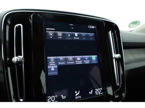 Volvo XC40 1.5 T4 Plug-in hybrid Plus Bright Facelift | Leer  | Elek. stoelen | H&K Audio | Adap. cruise | stoel + stuurverwa. |