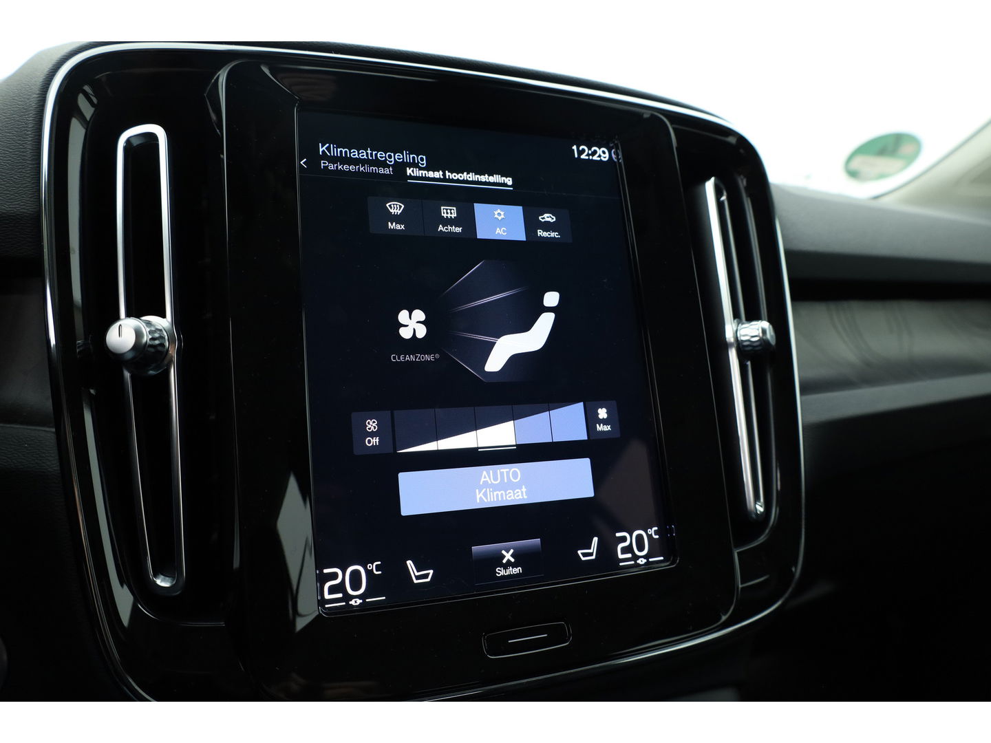 Volvo XC40 1.5 T4 Plug-in hybrid Plus Bright Facelift | Leer  | Elek. stoelen | H&K Audio | Adap. cruise | stoel + stuurverwa. |