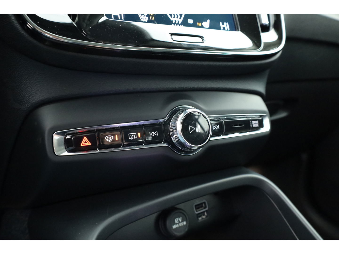 Volvo XC40 1.5 T4 Plug-in hybrid Plus Bright Facelift | Leer  | Elek. stoelen | H&K Audio | Adap. cruise | stoel + stuurverwa. |