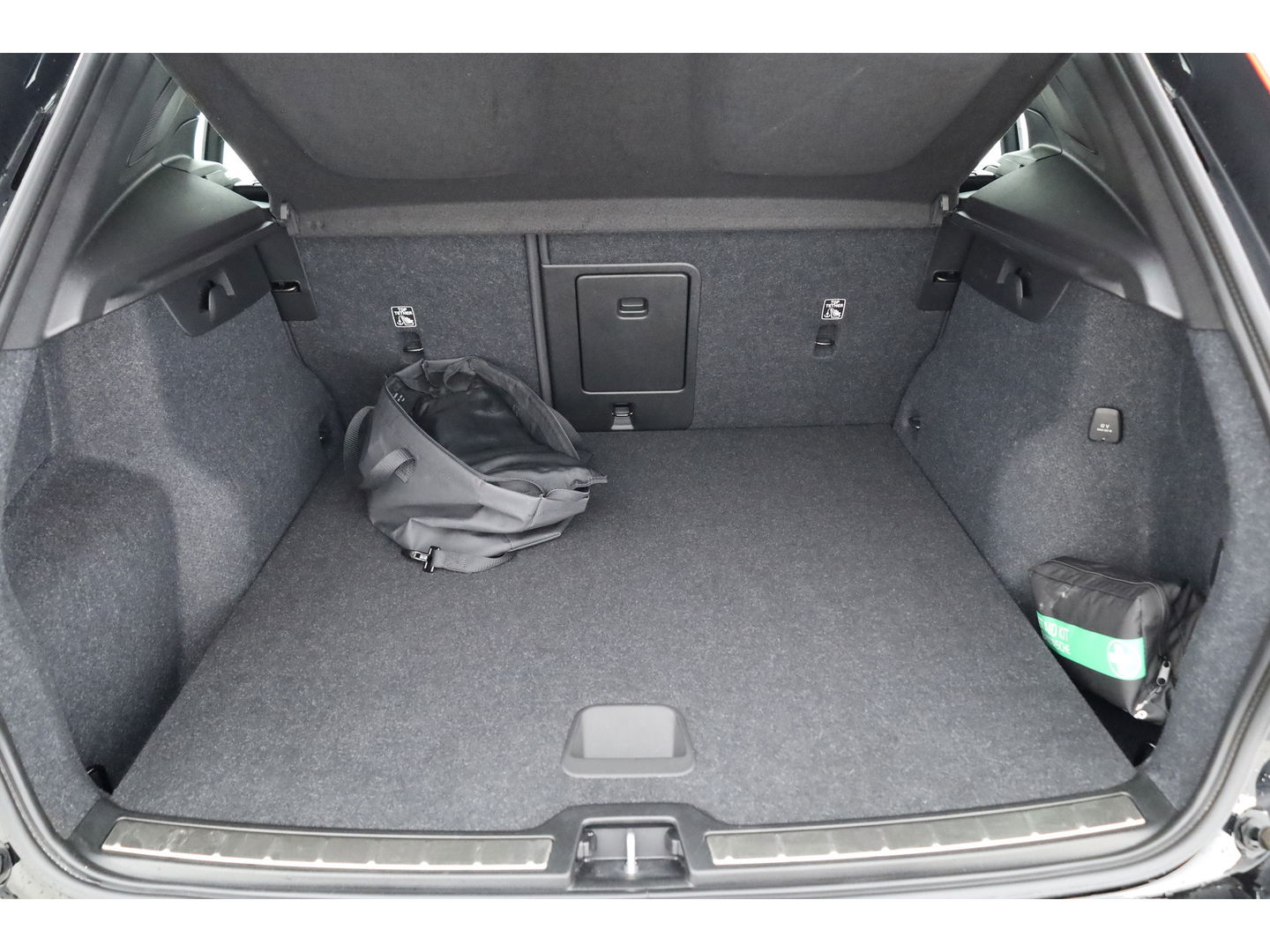 Volvo XC40 1.5 T4 Plug-in hybrid Plus Bright Facelift | Leer  | Elek. stoelen | H&K Audio | Adap. cruise | stoel + stuurverwa. |