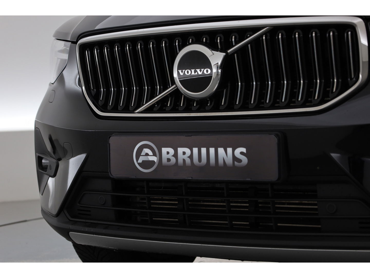 Volvo XC40 1.5 T4 Plug-in hybrid Plus Bright Facelift | Leer  | Elek. stoelen | H&K Audio | Adap. cruise | stoel + stuurverwa. |