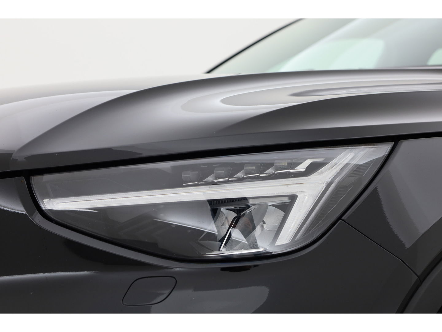 Volvo XC40 1.5 T4 Plug-in hybrid Plus Bright Facelift | Leer  | Elek. stoelen | H&K Audio | Adap. cruise | stoel + stuurverwa. |