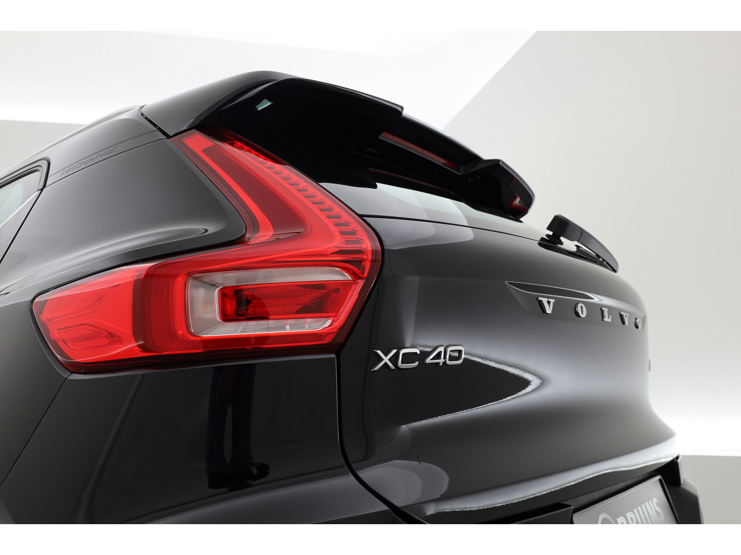 Volvo XC40 1.5 T4 Plug-in hybrid Plus Bright Facelift | Leer  | Elek. stoelen | H&K Audio | Adap. cruise | stoel + stuurverwa. |