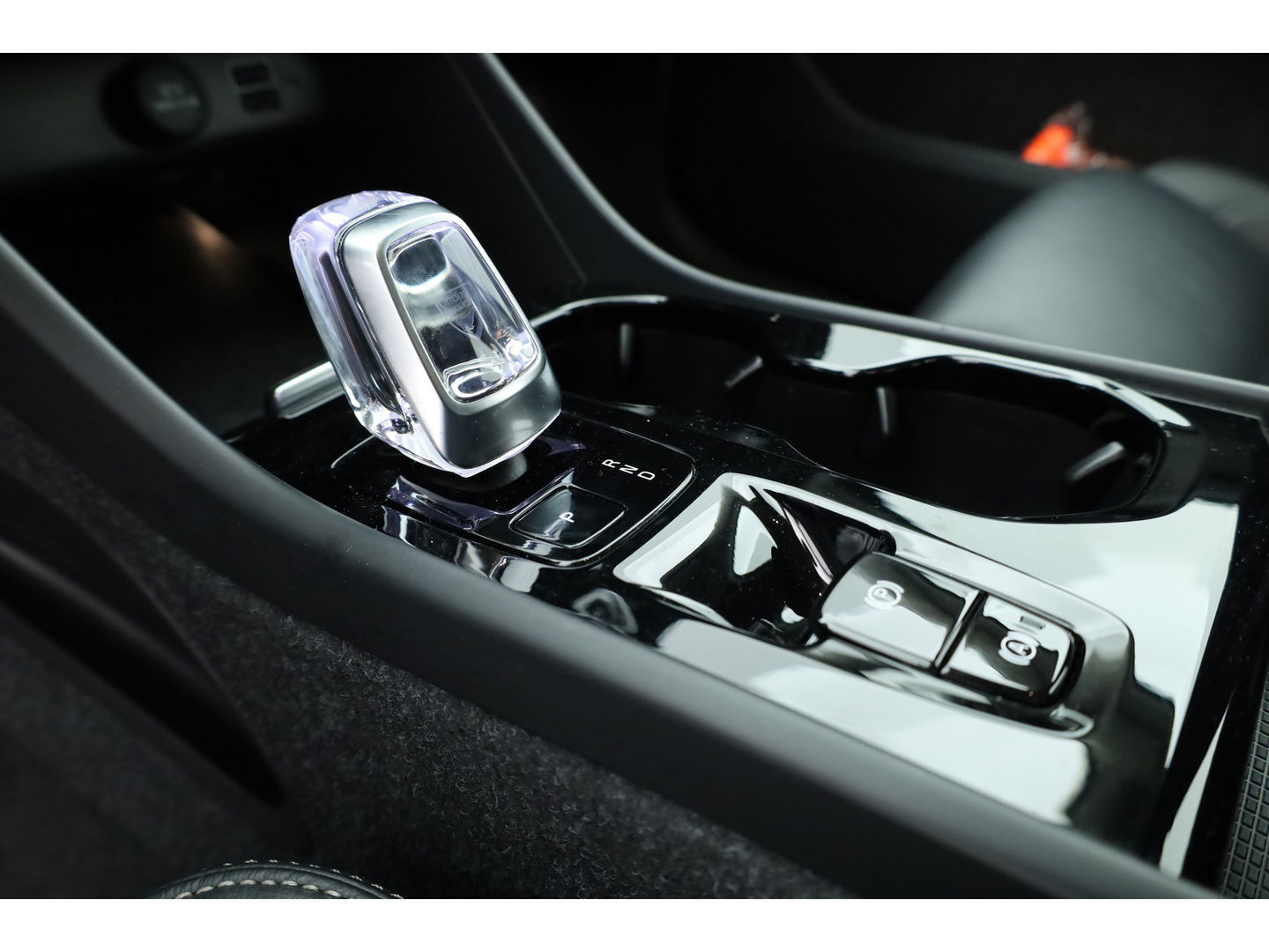 Volvo XC40 1.5 T4 Plug-in hybrid Plus Bright Facelift | Leer  | Elek. stoelen | H&K Audio | Adap. cruise | stoel + stuurverwa. |