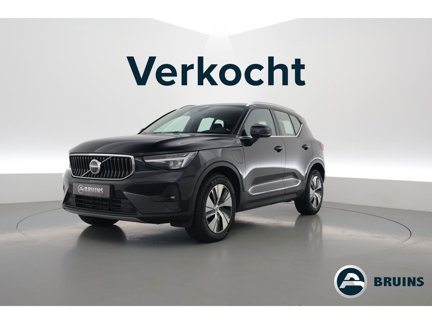 Volvo XC40 1.5 T4 Plug-in hybrid Plus Bright Facelift | Leer  | Elek. stoelen | H&K Audio | Adap. cruise | stoel + stuurverwa. |