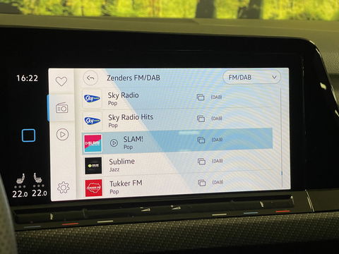 Volkswagen Golf 2.0 TDI R-Line | Apple Carplay | Stuurverwarming | DAB | Sfeerverlichting | Navigatie | Achteruitrijcamera |