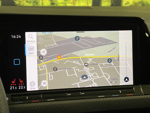 Volkswagen Golf 2.0 TDI R-Line | Apple Carplay | Stuurverwarming | DAB | Sfeerverlichting | Navigatie | Achteruitrijcamera |