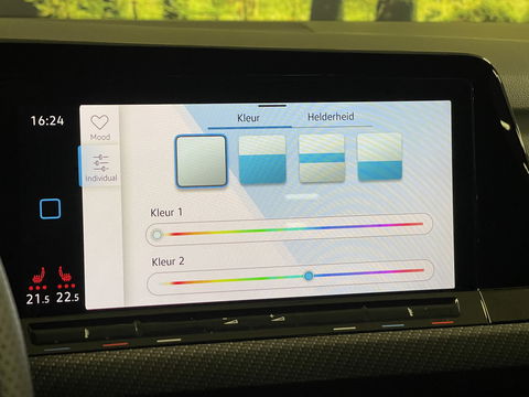 Volkswagen Golf 2.0 TDI R-Line | Apple Carplay | Stuurverwarming | DAB | Sfeerverlichting | Navigatie | Achteruitrijcamera |