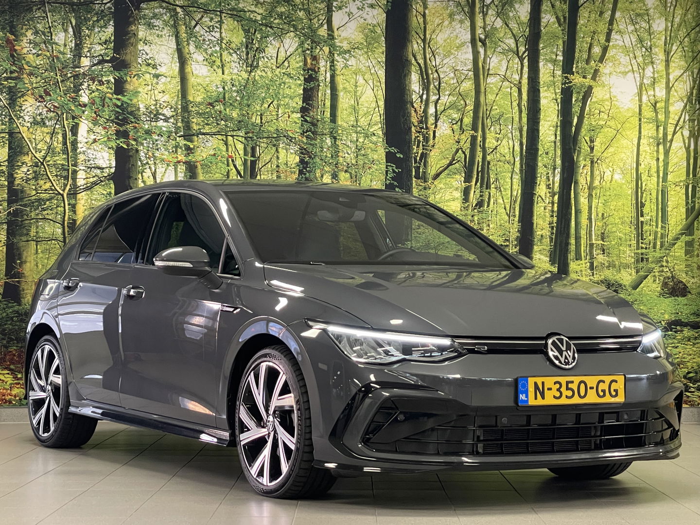 Volkswagen Golf 2.0 TDI R-Line | Apple Carplay | Stuurverwarming | DAB | Sfeerverlichting | Navigatie | Achteruitrijcamera |