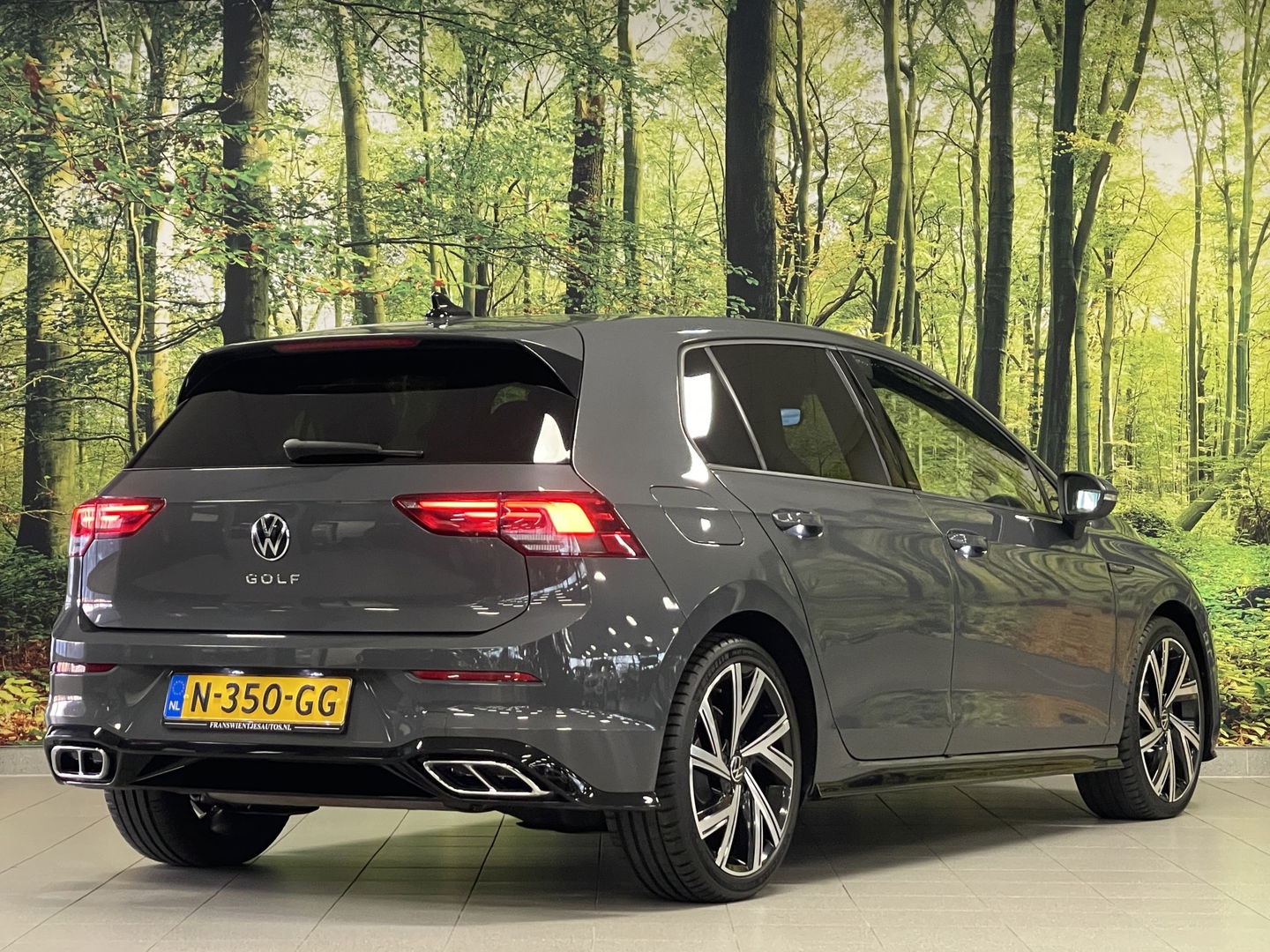 Volkswagen Golf 2.0 TDI R-Line | Apple Carplay | Stuurverwarming | DAB | Sfeerverlichting | Navigatie | Achteruitrijcamera |