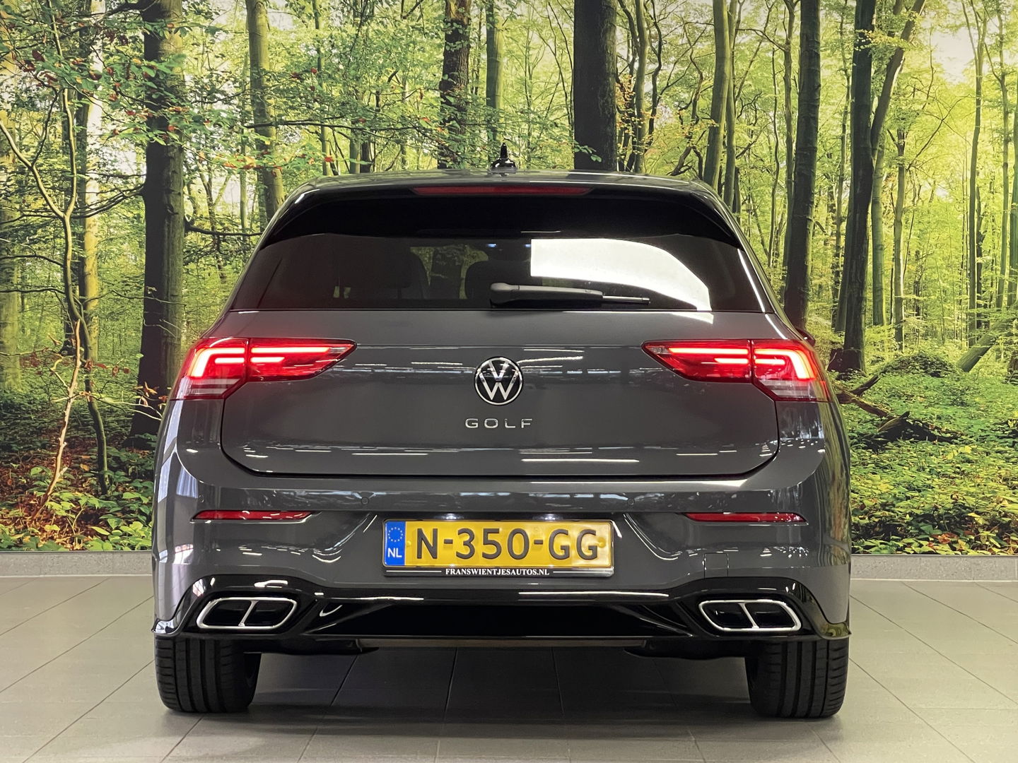 Volkswagen Golf 2.0 TDI R-Line | Apple Carplay | Stuurverwarming | DAB | Sfeerverlichting | Navigatie | Achteruitrijcamera |
