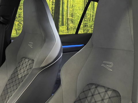 Volkswagen Golf 2.0 TDI R-Line | Apple Carplay | Stuurverwarming | DAB | Sfeerverlichting | Navigatie | Achteruitrijcamera |