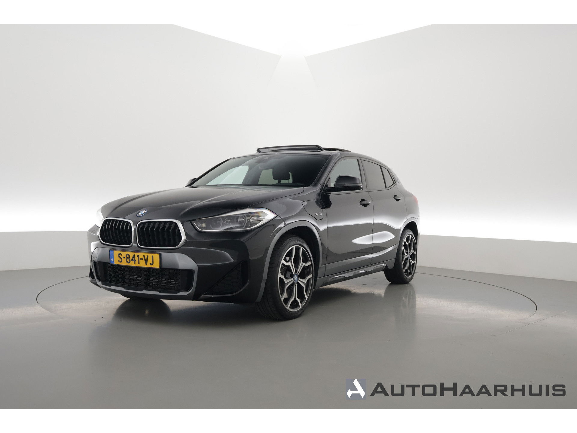 BMW X2 xDrive25e M Sport | Apple CarPlay en Android Auto | Memory | Pano | Navi | Cruise | LED | 19"