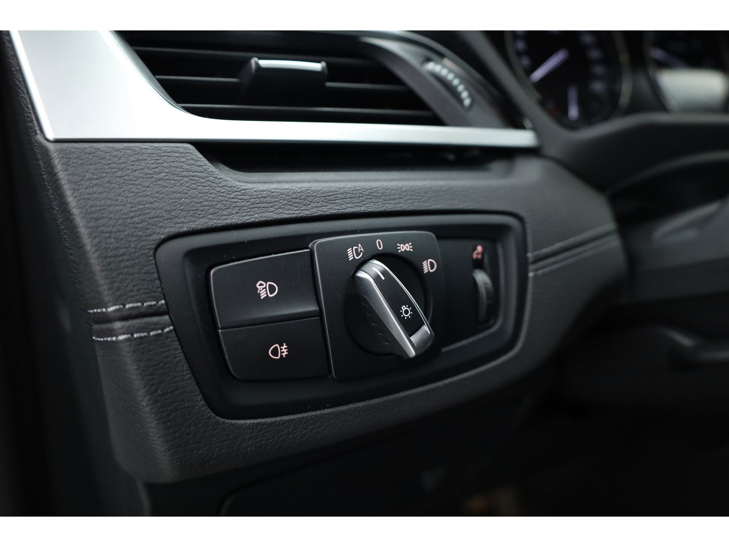 BMW X2 xDrive25e M Sport | Apple CarPlay en Android Auto | Memory | Pano | Navi | Cruise | LED | 19"