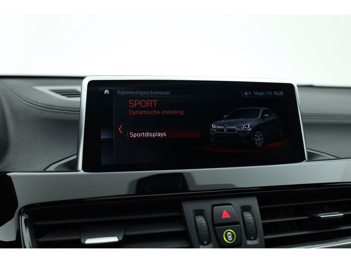 BMW X2 xDrive25e M Sport | Apple CarPlay en Android Auto | Memory | Pano | Navi | Cruise | LED | 19"