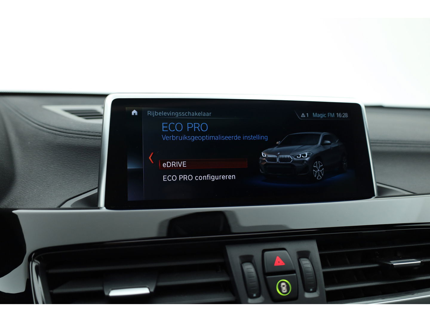 BMW X2 xDrive25e M Sport | Apple CarPlay en Android Auto | Memory | Pano | Navi | Cruise | LED | 19"