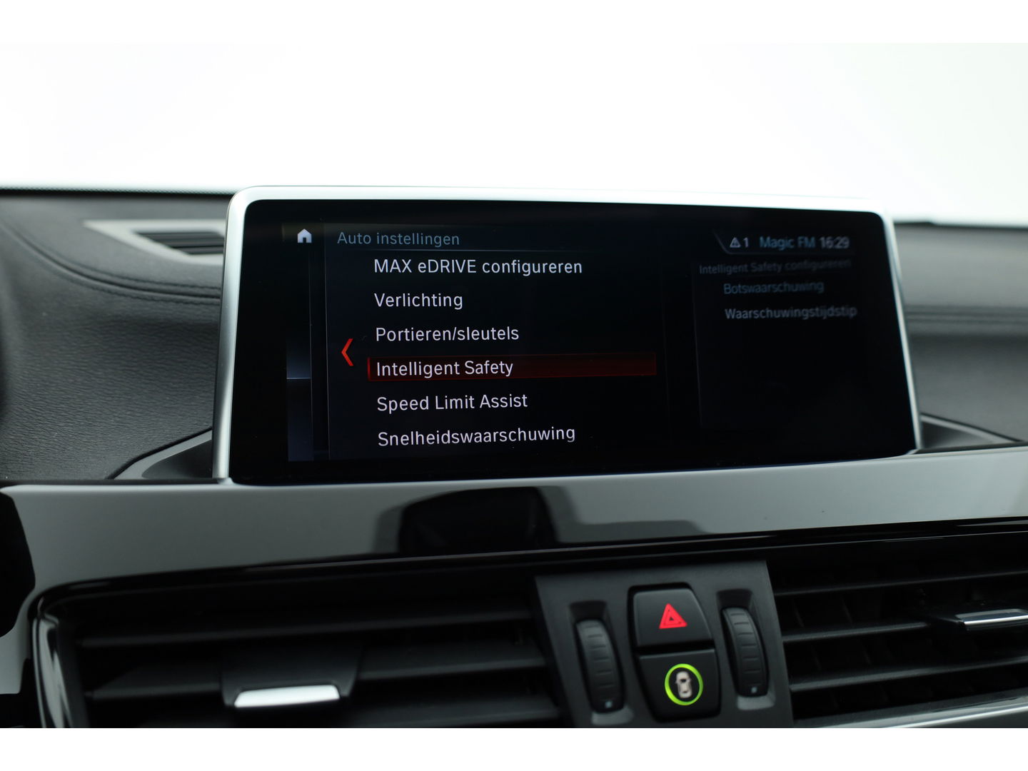 BMW X2 xDrive25e M Sport | Apple CarPlay en Android Auto | Memory | Pano | Navi | Cruise | LED | 19"