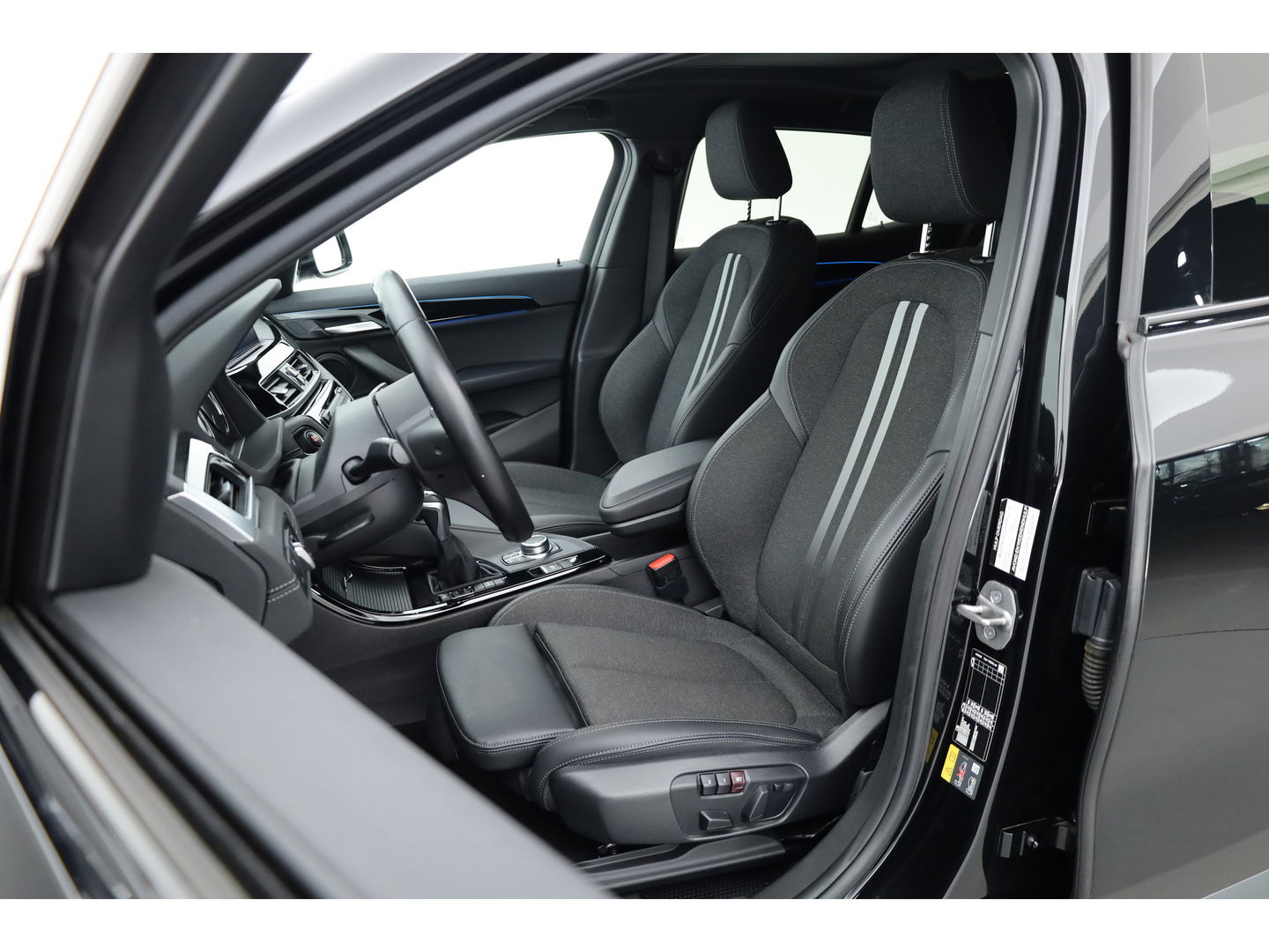 BMW X2 xDrive25e M Sport | Apple CarPlay en Android Auto | Memory | Pano | Navi | Cruise | LED | 19"