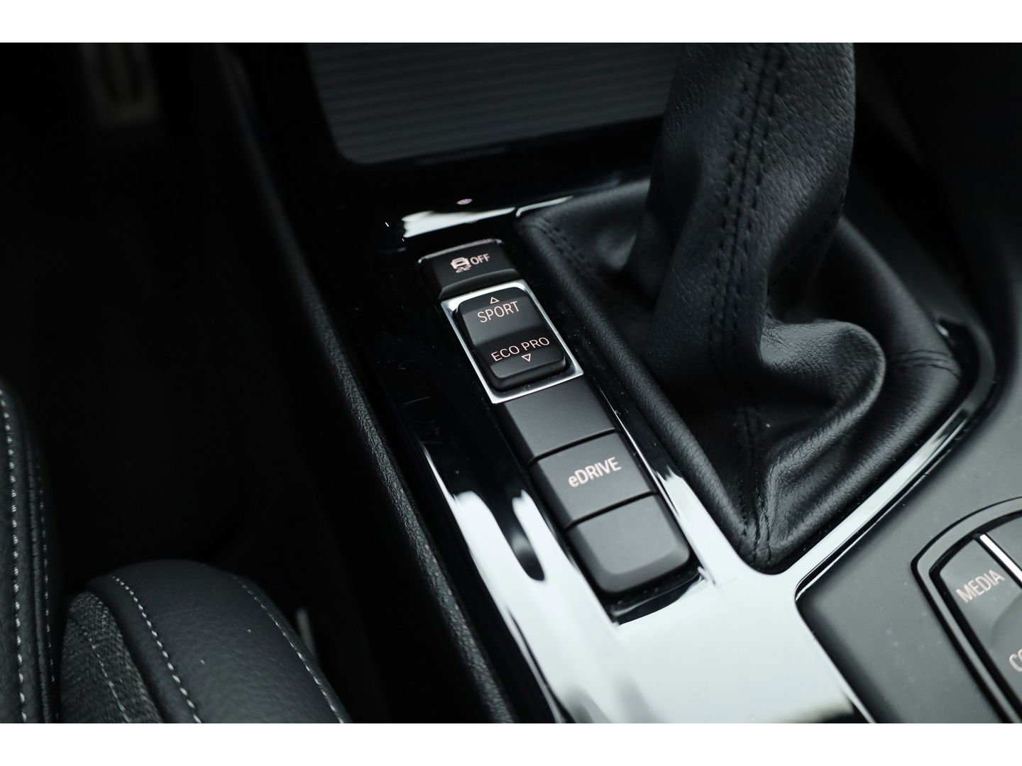 BMW X2 xDrive25e M Sport | Apple CarPlay en Android Auto | Memory | Pano | Navi | Cruise | LED | 19"