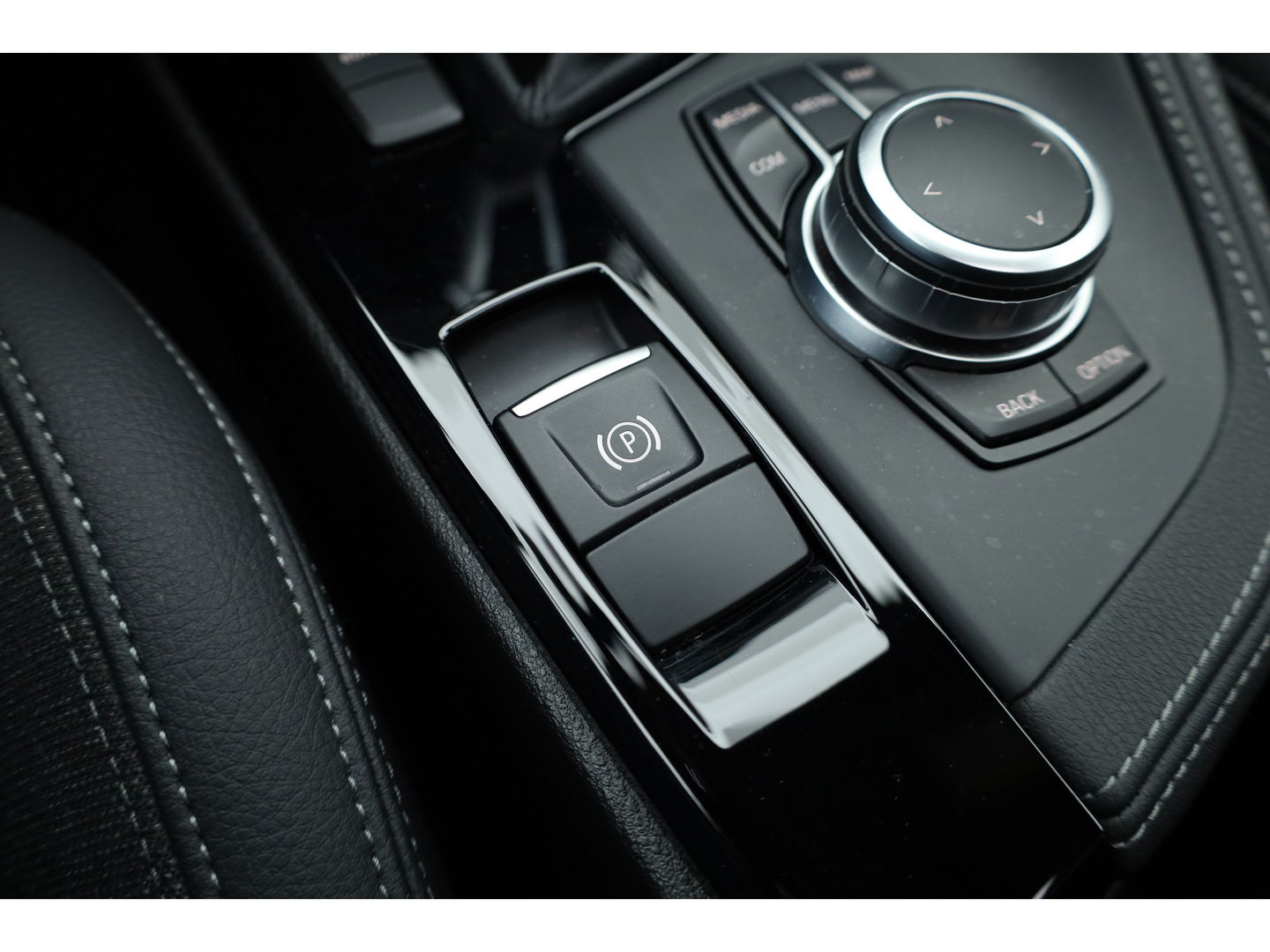 BMW X2 xDrive25e M Sport | Apple CarPlay en Android Auto | Memory | Pano | Navi | Cruise | LED | 19"