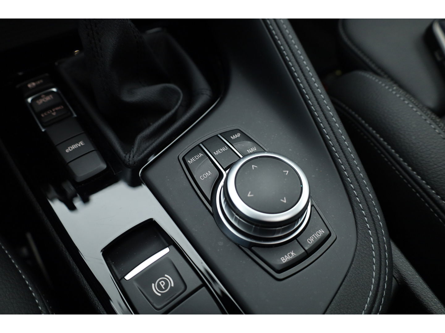 BMW X2 xDrive25e M Sport | Apple CarPlay en Android Auto | Memory | Pano | Navi | Cruise | LED | 19"