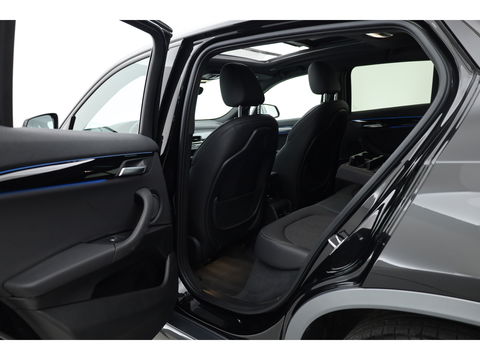 BMW X2 xDrive25e M Sport | Apple CarPlay en Android Auto | Memory | Pano | Navi | Cruise | LED | 19"