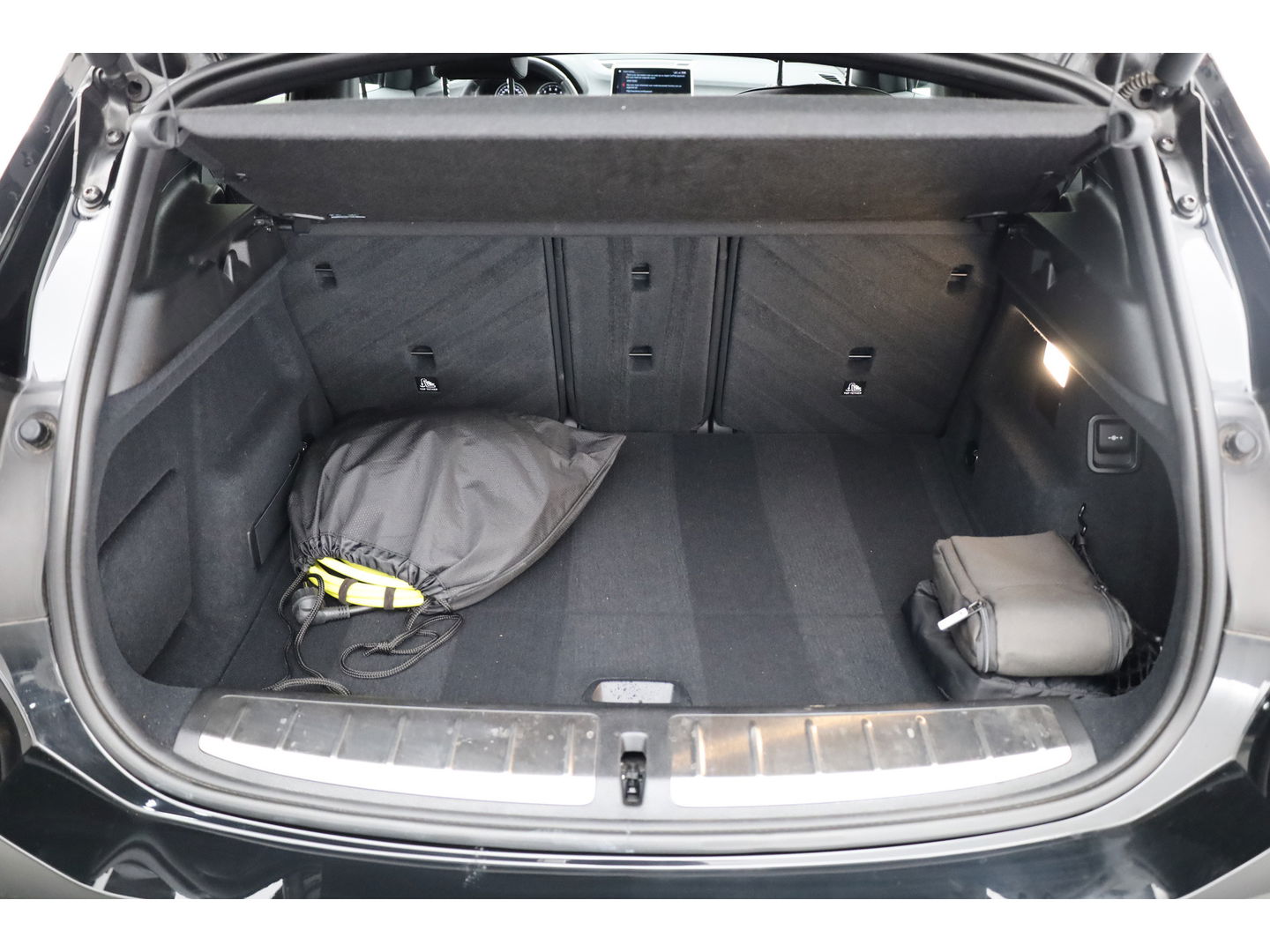 BMW X2 xDrive25e M Sport | Apple CarPlay en Android Auto | Memory | Pano | Navi | Cruise | LED | 19"