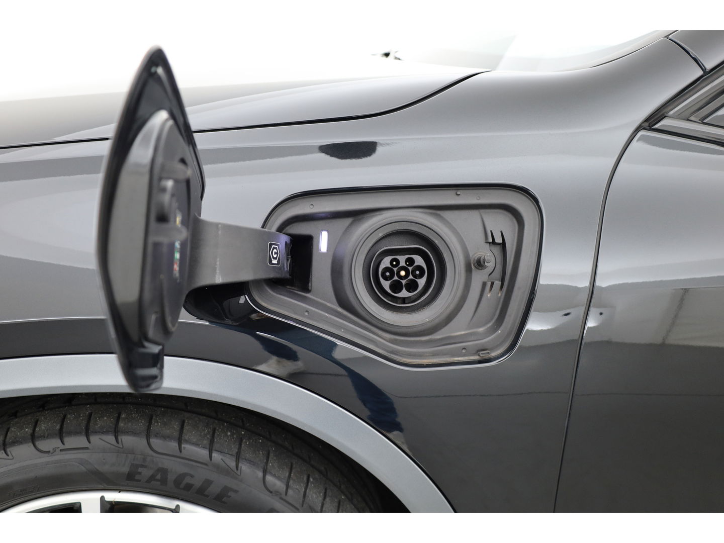 BMW X2 xDrive25e M Sport | Apple CarPlay en Android Auto | Memory | Pano | Navi | Cruise | LED | 19"