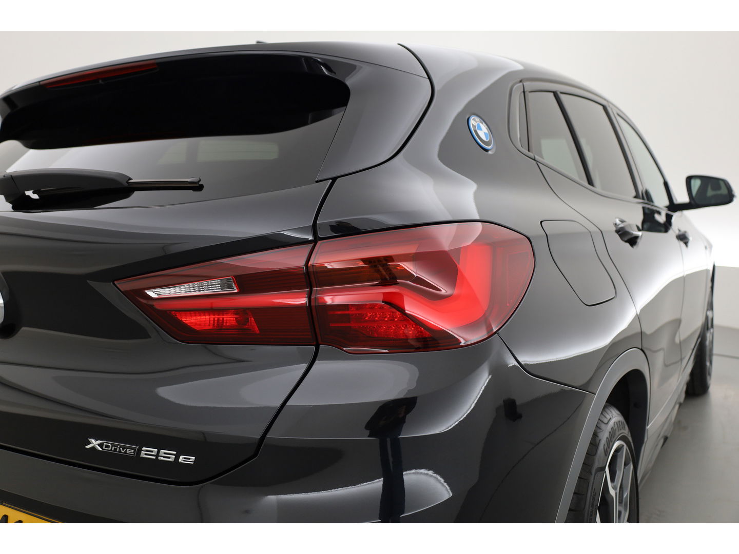 BMW X2 xDrive25e M Sport | Apple CarPlay en Android Auto | Memory | Pano | Navi | Cruise | LED | 19"