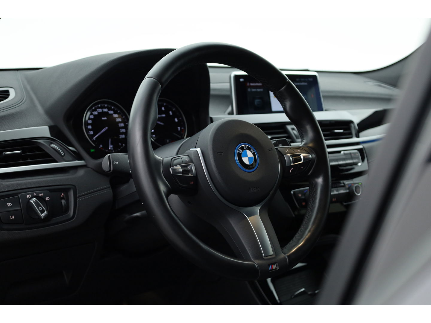 BMW X2 xDrive25e M Sport | Apple CarPlay en Android Auto | Memory | Pano | Navi | Cruise | LED | 19"