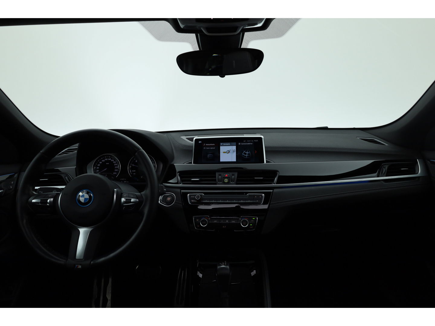 BMW X2 xDrive25e M Sport | Apple CarPlay en Android Auto | Memory | Pano | Navi | Cruise | LED | 19"