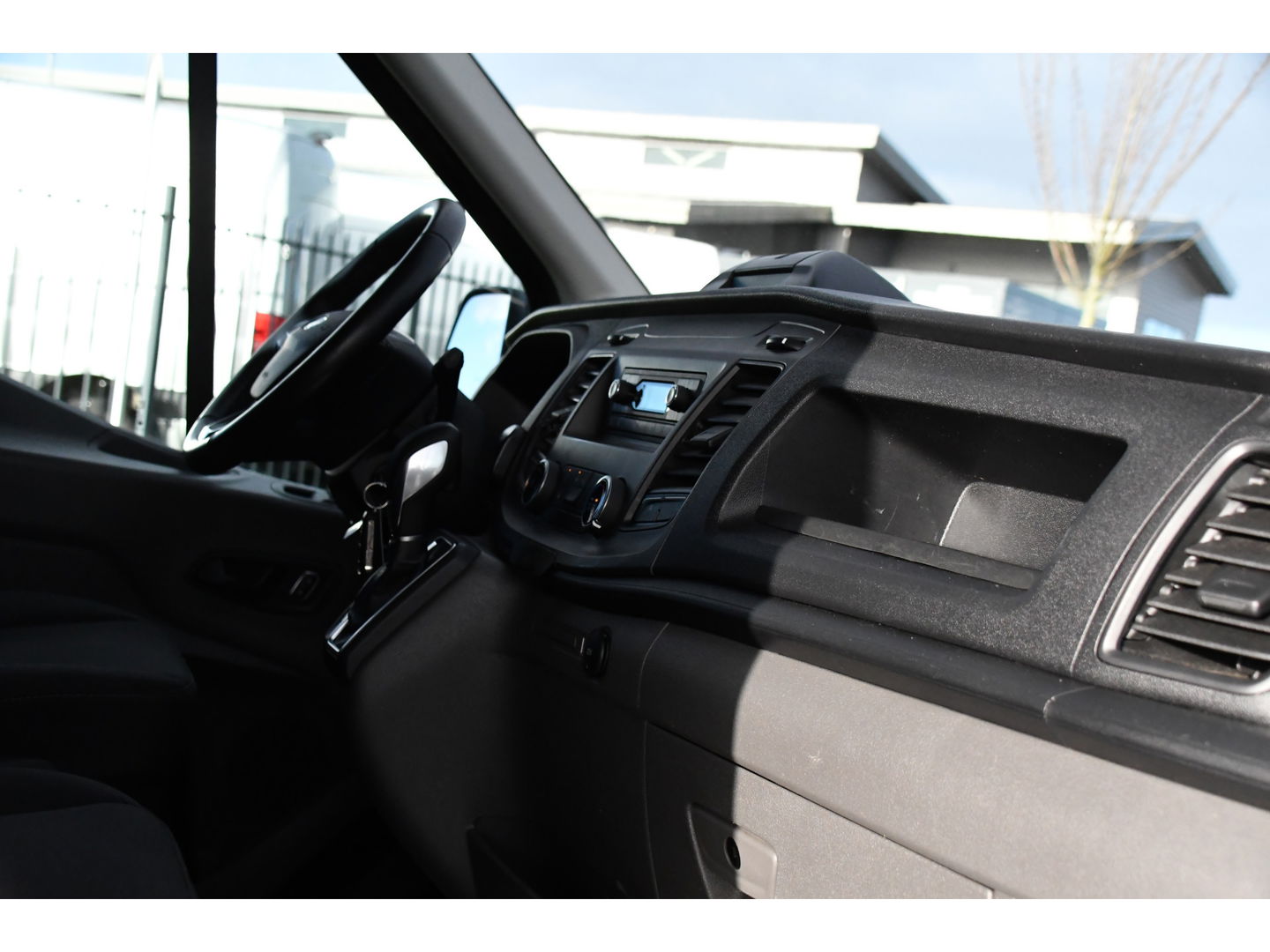 Ford Transit 350 2.0 TDCI L2H2 PB Edition Cruise, Sensoren, 130pk, Automaat, Trekhaak, Airco, Radio, Uniek!