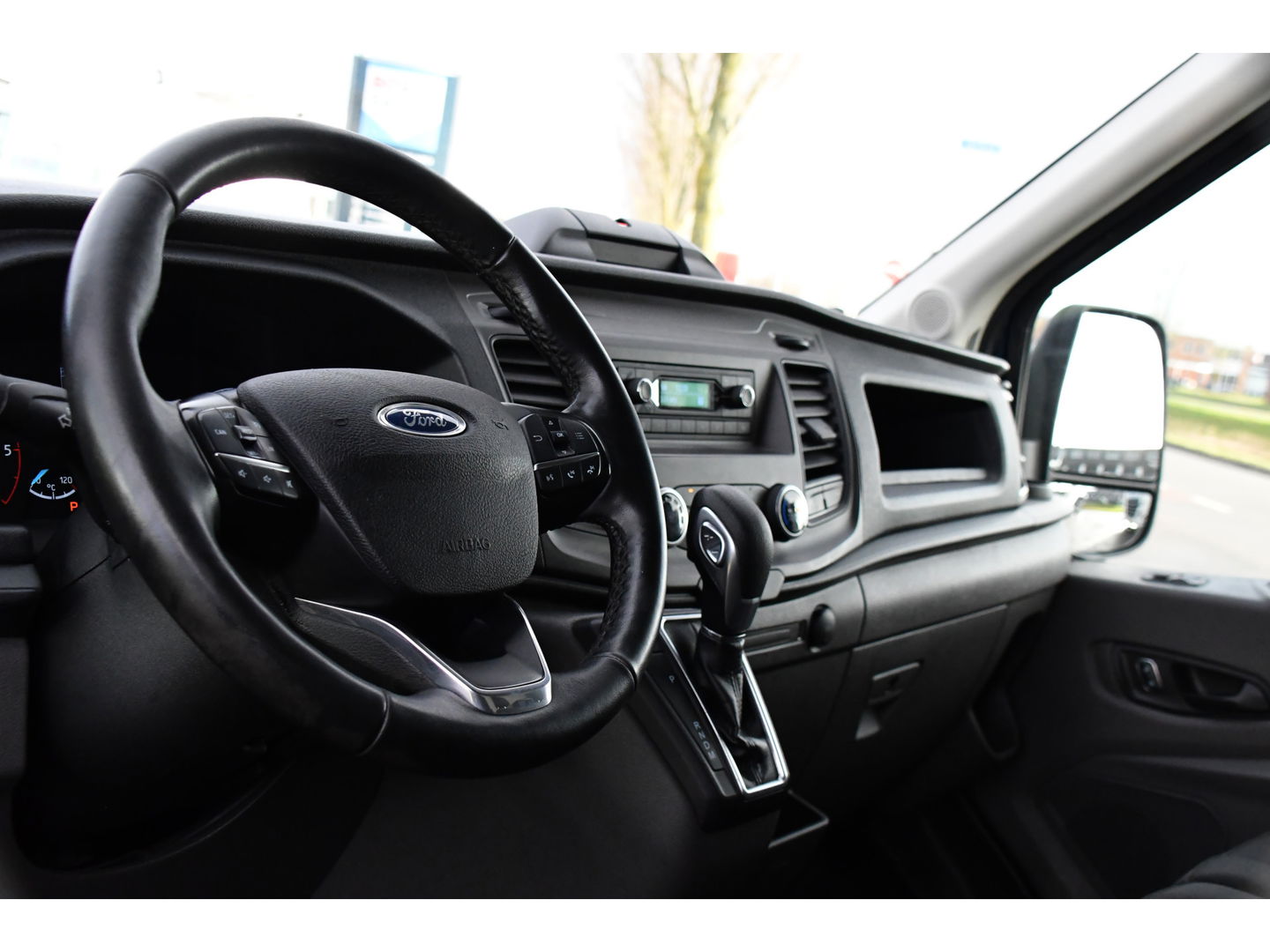Ford Transit 350 2.0 TDCI L2H2 PB Edition Cruise, Sensoren, 130pk, Automaat, Trekhaak, Airco, Radio, Uniek!