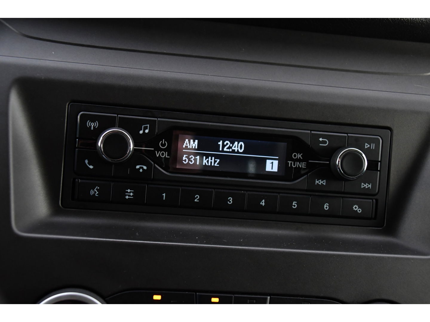 Ford Transit 350 2.0 TDCI L2H2 PB Edition Cruise, Sensoren, 130pk, Automaat, Trekhaak, Airco, Radio, Uniek!