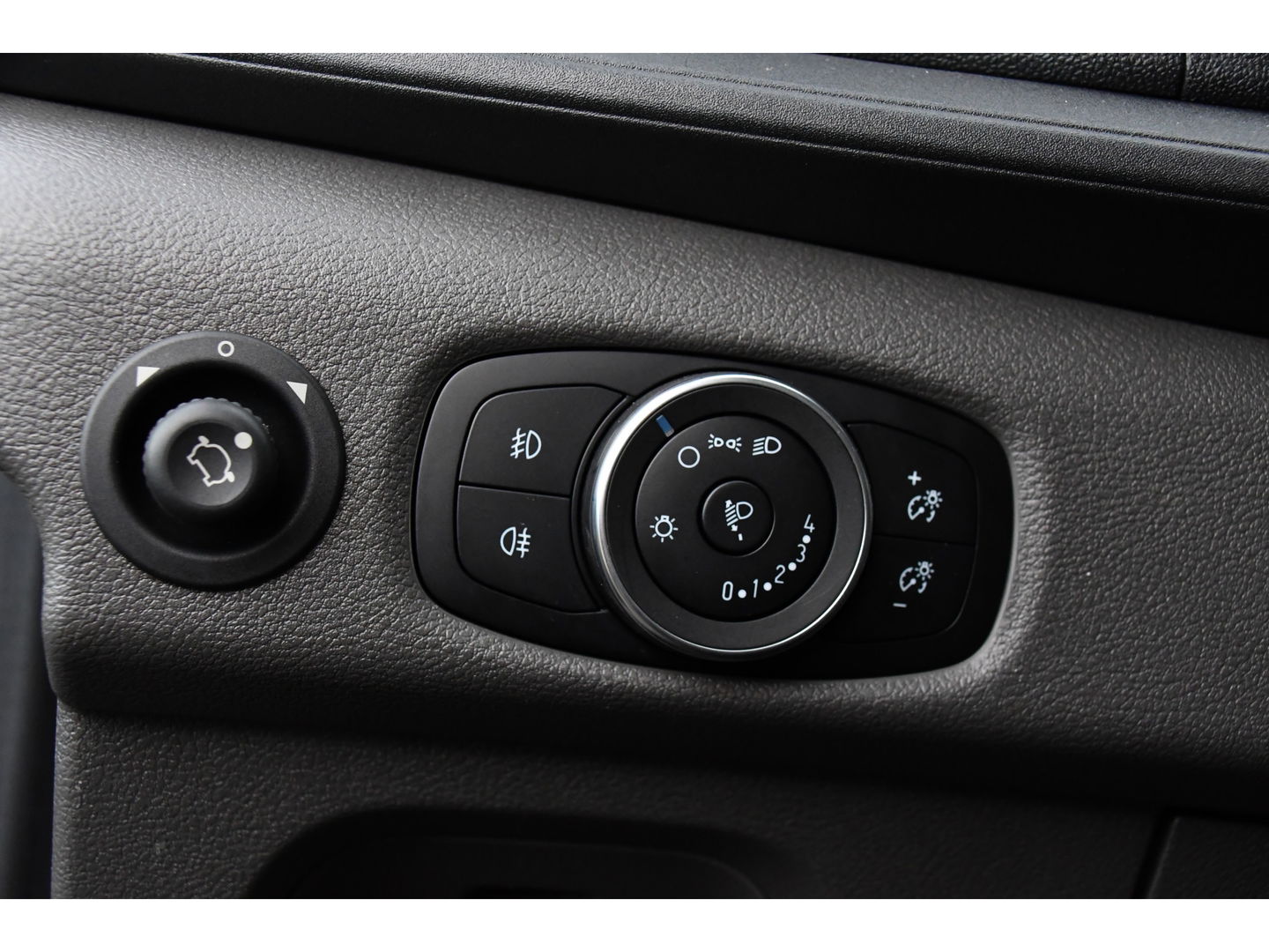 Ford Transit 350 2.0 TDCI L2H2 PB Edition Cruise, Sensoren, 130pk, Automaat, Trekhaak, Airco, Radio, Uniek!