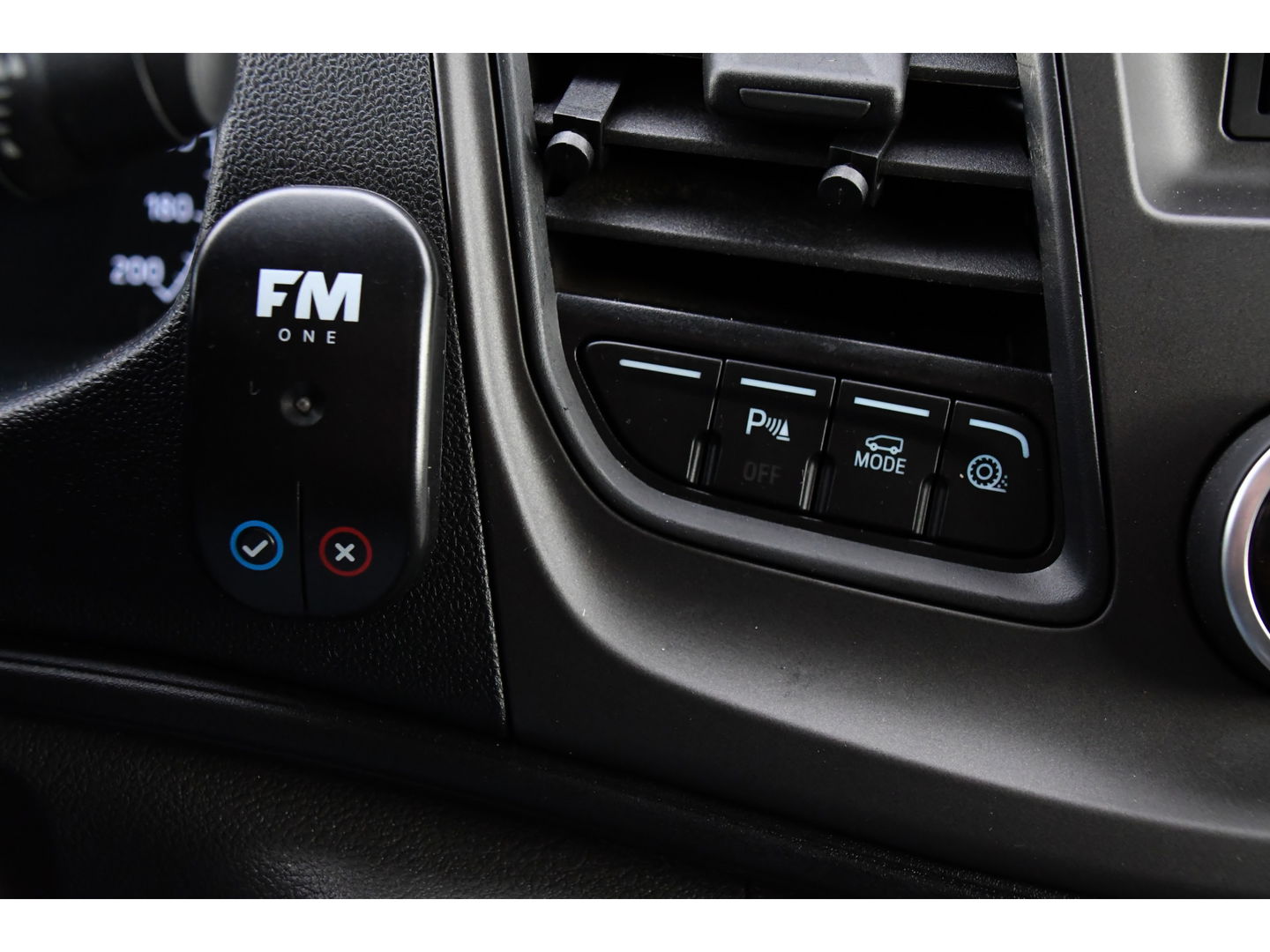 Ford Transit 350 2.0 TDCI L2H2 PB Edition Cruise, Sensoren, 130pk, Automaat, Trekhaak, Airco, Radio, Uniek!