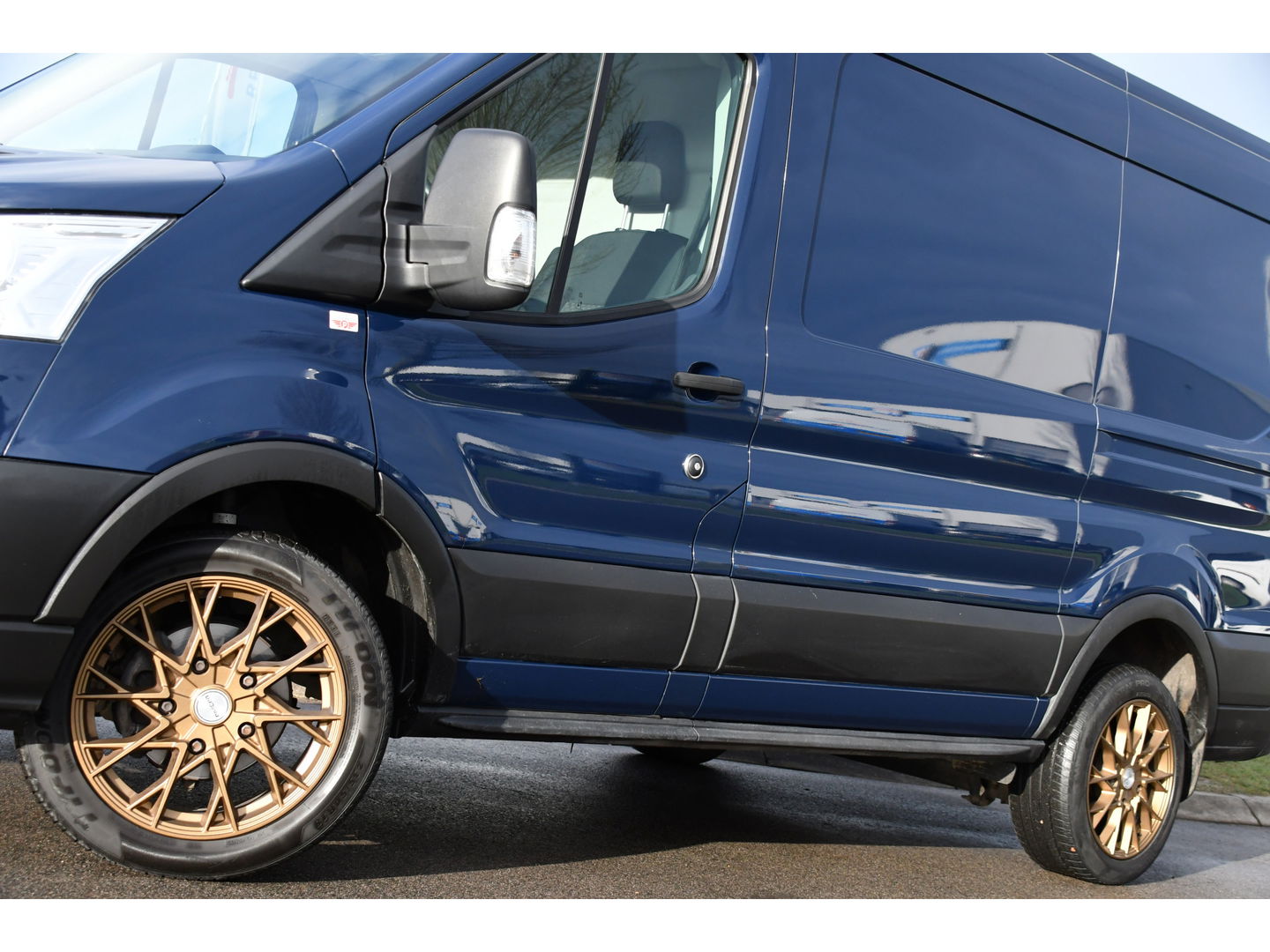 Ford Transit 350 2.0 TDCI L2H2 PB Edition Cruise, Sensoren, 130pk, Automaat, Trekhaak, Airco, Radio, Uniek!